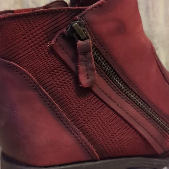 Earth Womens Jordan Wine leather zip boots size 7.5 wide - Picture 2 of 7